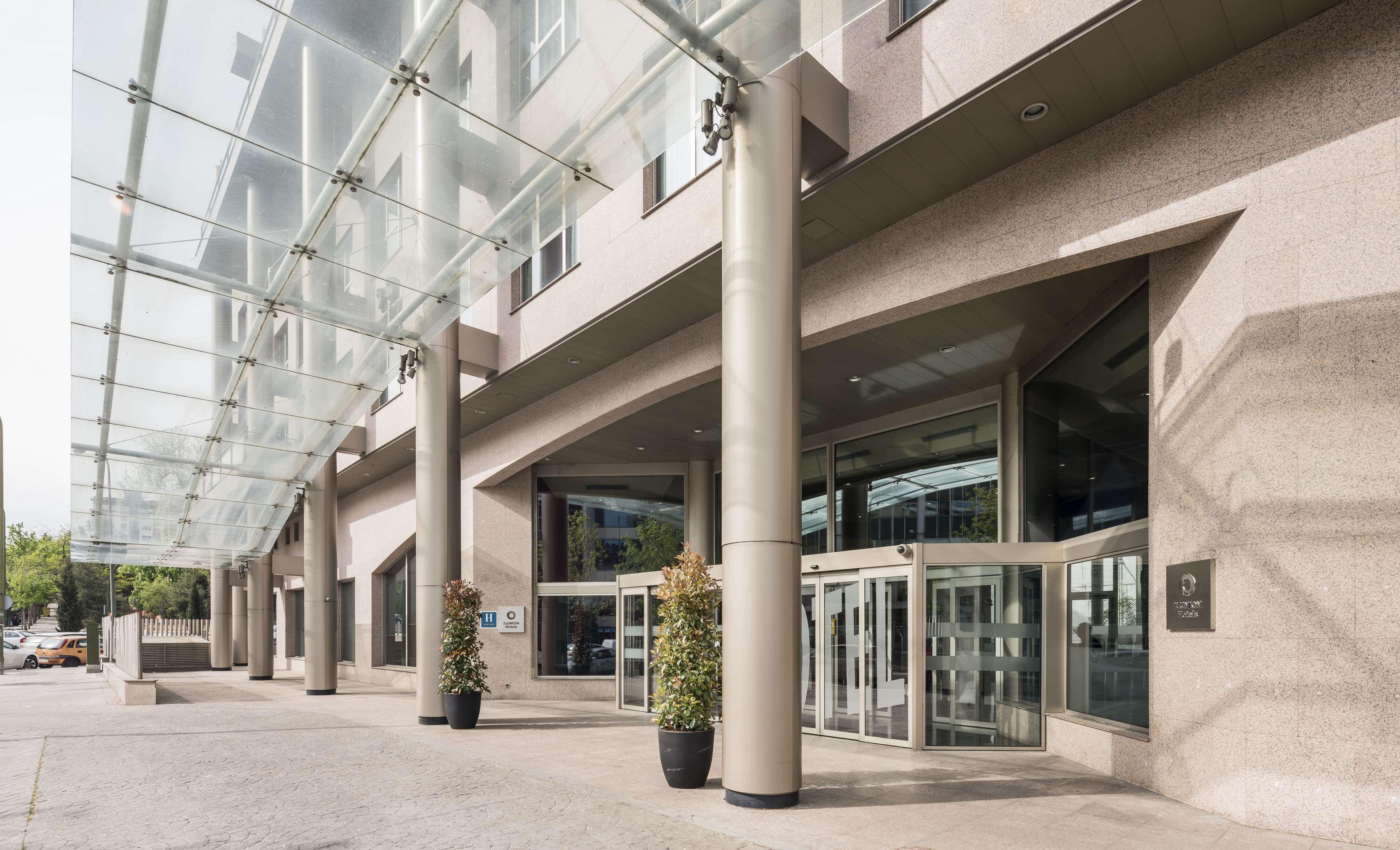 Ilunion Alcala Norte Hotel Madrid Exterior photo The entrance of the hotel